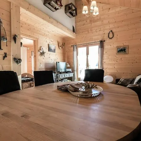 Апартаменты Chalet 7 Pers. Avec Piscine Commune 69020 Bionnay